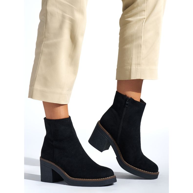 Mustat naisten nilkkurit 1