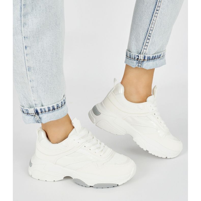 Valkoiset urheilukengät paksulla pohjalla valkoinen 2