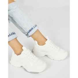 Valkoiset urheilukengät paksulla pohjalla valkoinen 1