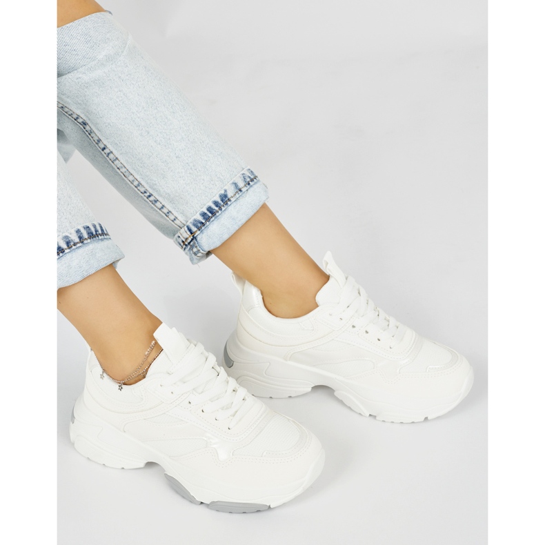 Valkoiset urheilukengät paksulla pohjalla valkoinen 1