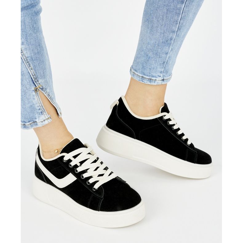 Naisten mokkanahkaiset alustakengät musta 2