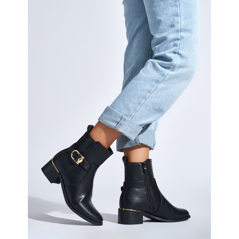 Mustat tyylikkäät nilkkurit 1