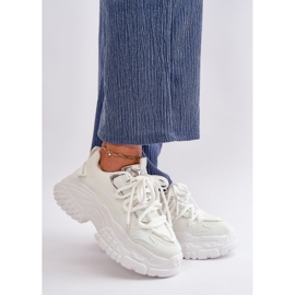 Naisten tennarit massiivisessa pohjassa, valkoinen Nevela 1