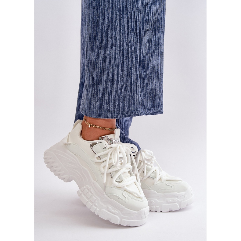 Naisten tennarit massiivisessa pohjassa, valkoinen Nevela 1