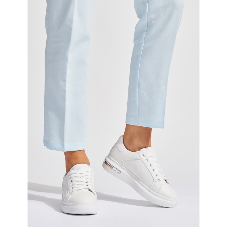 Valkoiset urheilujalkineet valkoinen 1