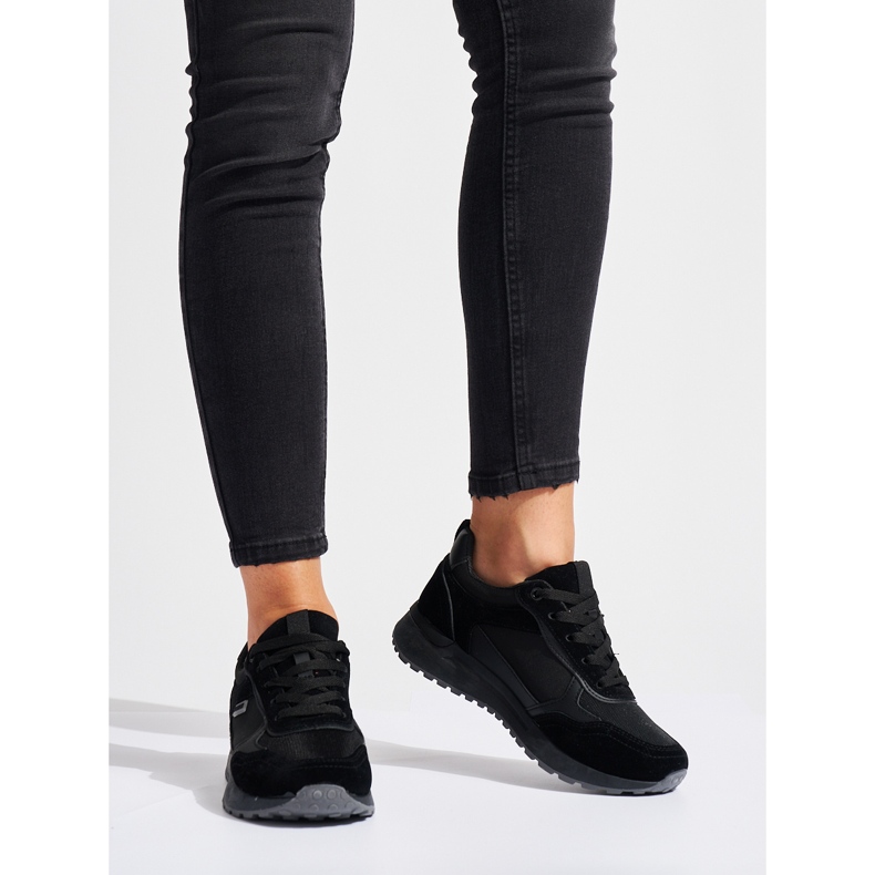 Mustat naisten urheilukengät 1