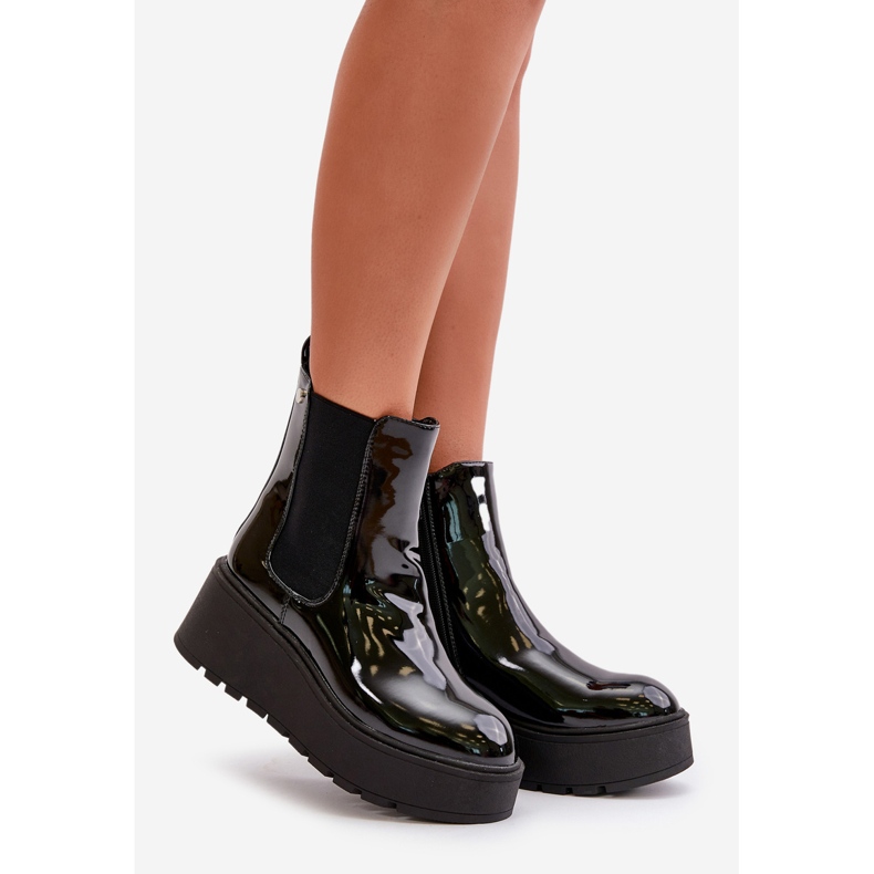 Patentoidut naisten saappaat alustalla ja kiilaeristeellä musta Wloedia 1