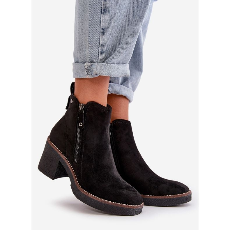 Eristetyt naisten nilkkurit, jotka on valmistettu Eco Suede -kankaasta, musta velarilla 1