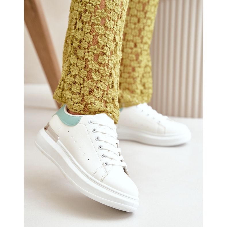 Naisten matalatasoiset tennarit, jotka on valmistettu eko-nahasta, valkoinen ja vihreä, Nevelena 2