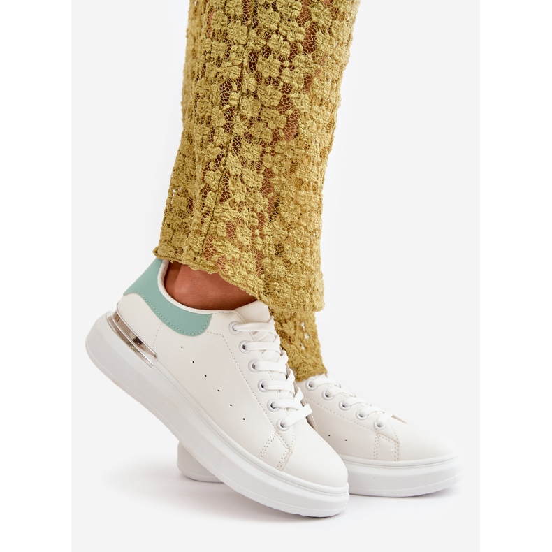 Naisten matalatasoiset tennarit, jotka on valmistettu eko-nahasta, valkoinen ja vihreä, Nevelena 1