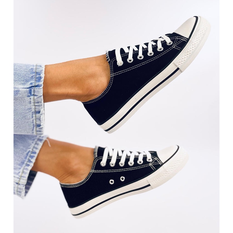 Basic Black naisten klassiset tennarit musta 1