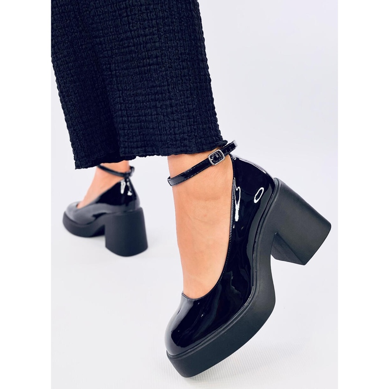 Termet Black leveäkorkoiset pumput musta 1