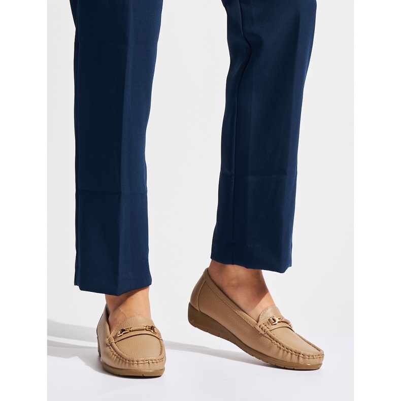 Beiget naisten mokasiinit koristelulla 1