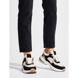 Mustat ja beigenväriset tennarit, joissa paksu pohja valkoinen 2