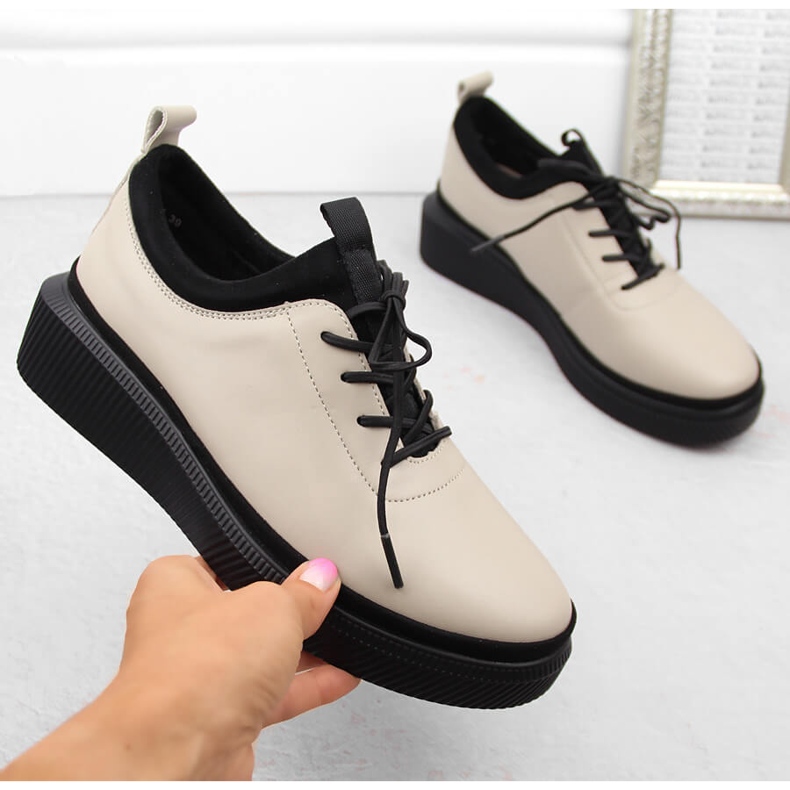 Naisten beigenväriset nahkaiset slip-on kengät T.Sokolski J23-705 1