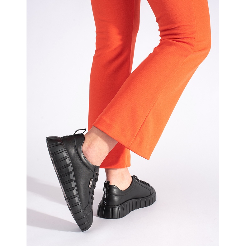 Mustat nahkaiset alustakengät 1