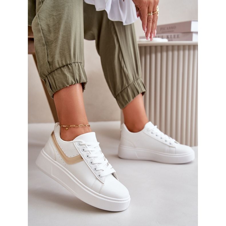 Naisten lenkkarit Eco-nahasta, valkoisesta ja kullasta Brennessasta valkoinen 1