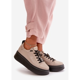 Naisten nahkalenkkarit pinneillä CheBello 4596 Platform beigessä 1