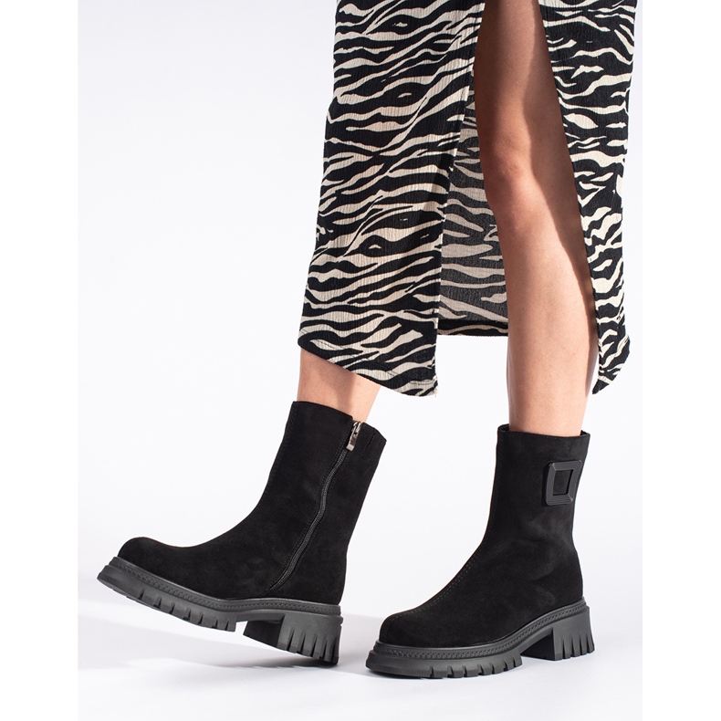 Naisten mustat saappaat paksulla pohjalla 2