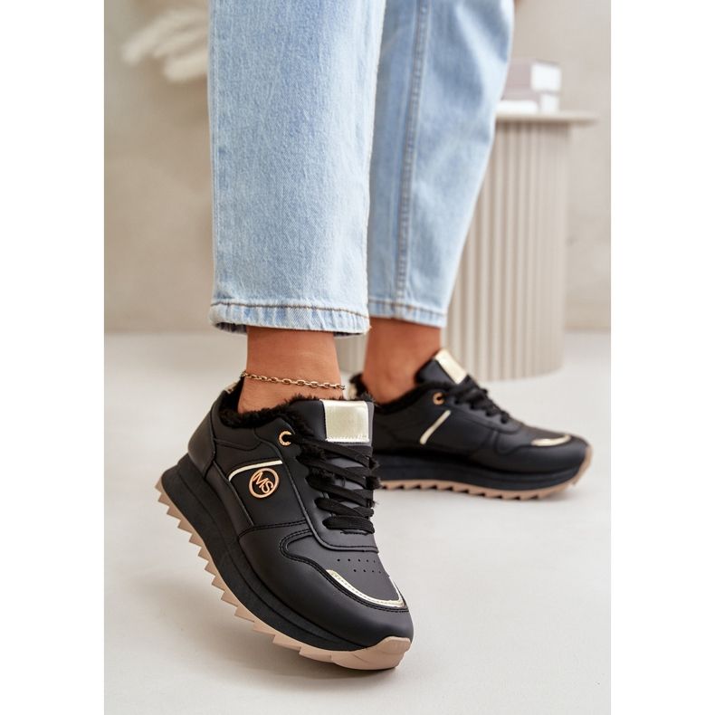 Turkiseristetyt naisten urheilukengät, musta Lerisas-taso 2