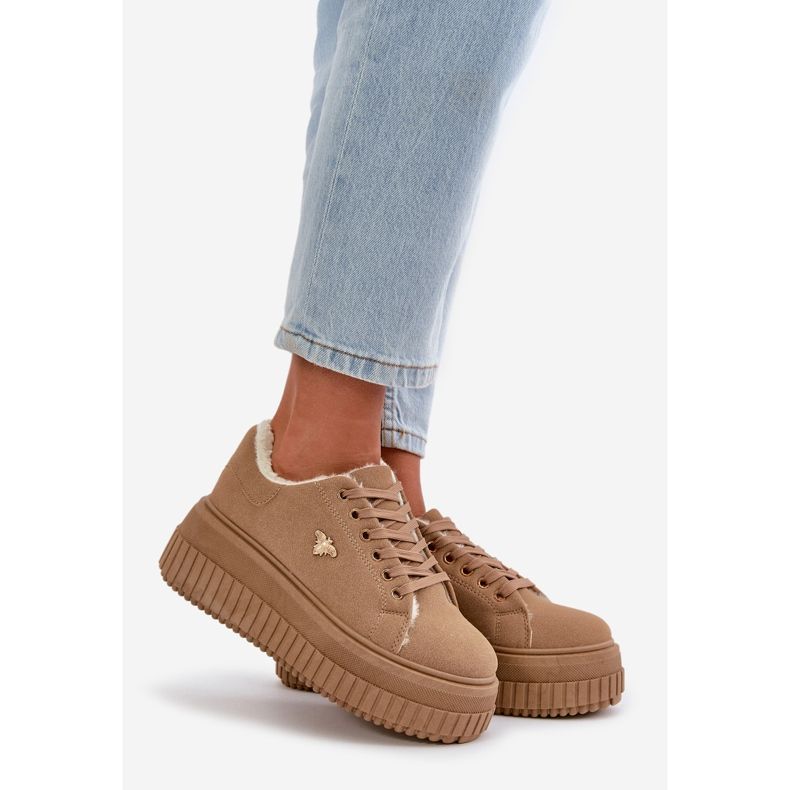 Naisten eristetyt tennarit paksulla pohjalla kultaisilla yksityiskohdilla ruskea Lotira 1