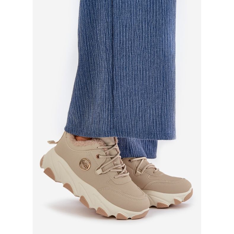 Naisten eristetyt nauhalliset urheilukengät alustalla, beige, valkoinen 1