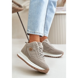 Eristetyt nahkaiset urheilukengät alustalla, Harmaa Adite 2