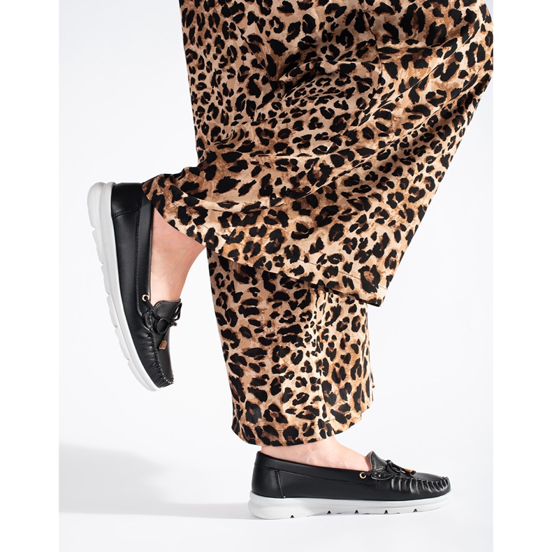 Mustat alustahousut 2