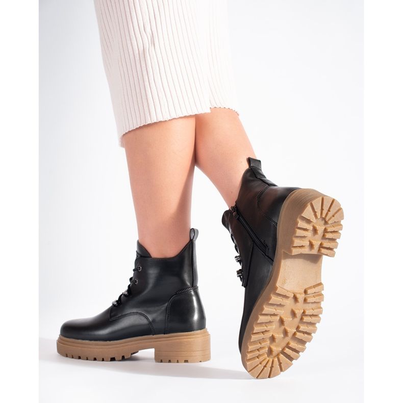 Sergio Leonen mustat nauhalliset nilkkurit beigellä pohjalla 2