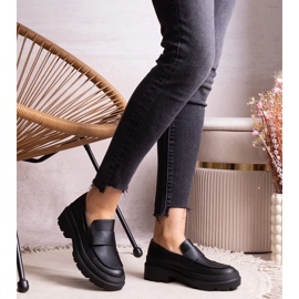 Mustat kengät Seraphin ekonahasta 1