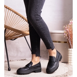 Mustat kengät Seraphin ekonahasta 2