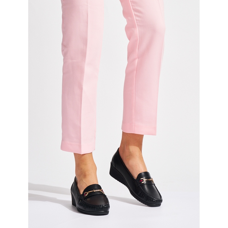 Mustat kiilaleipäät 1