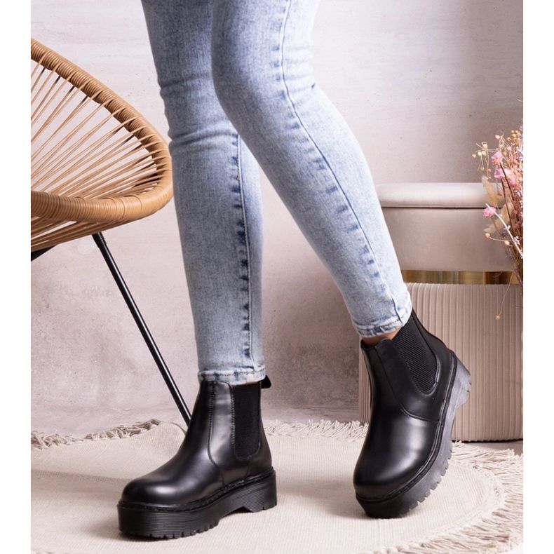 Lessayn mustat alustanilkkurit 1