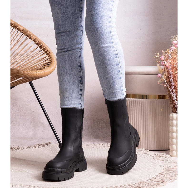 Mustat Kunegunda-saappaat massiivisella pohjalla 1