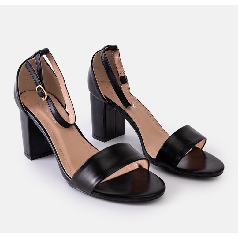 Asghan mustat korkeakorkoiset sandaalit 1