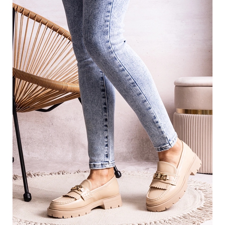 Anielania beiget kengät kultasoljilla 2