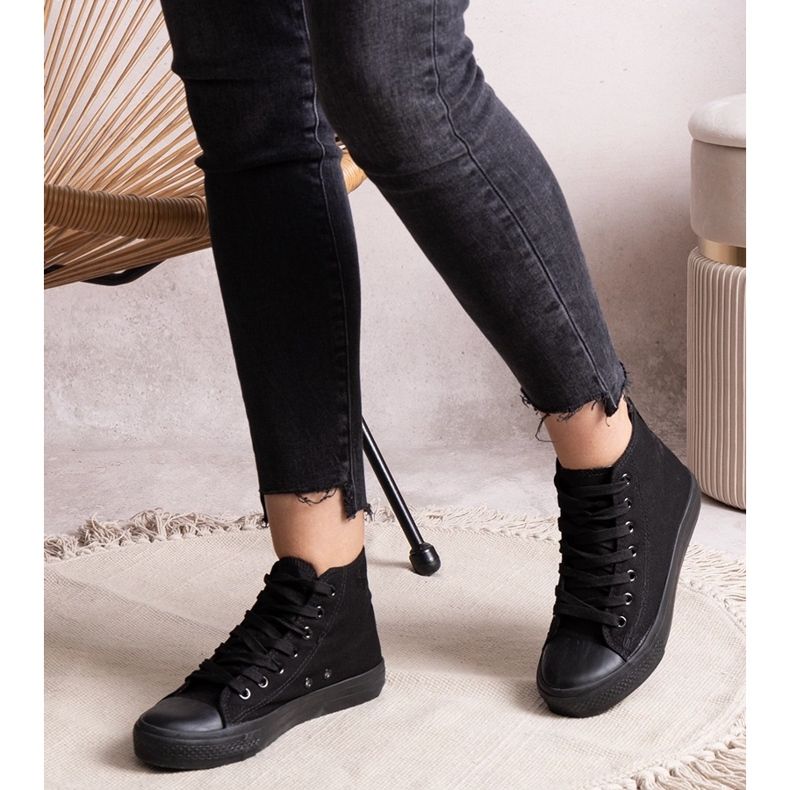 Mustat korkeat Raffie-lenkkarit 1