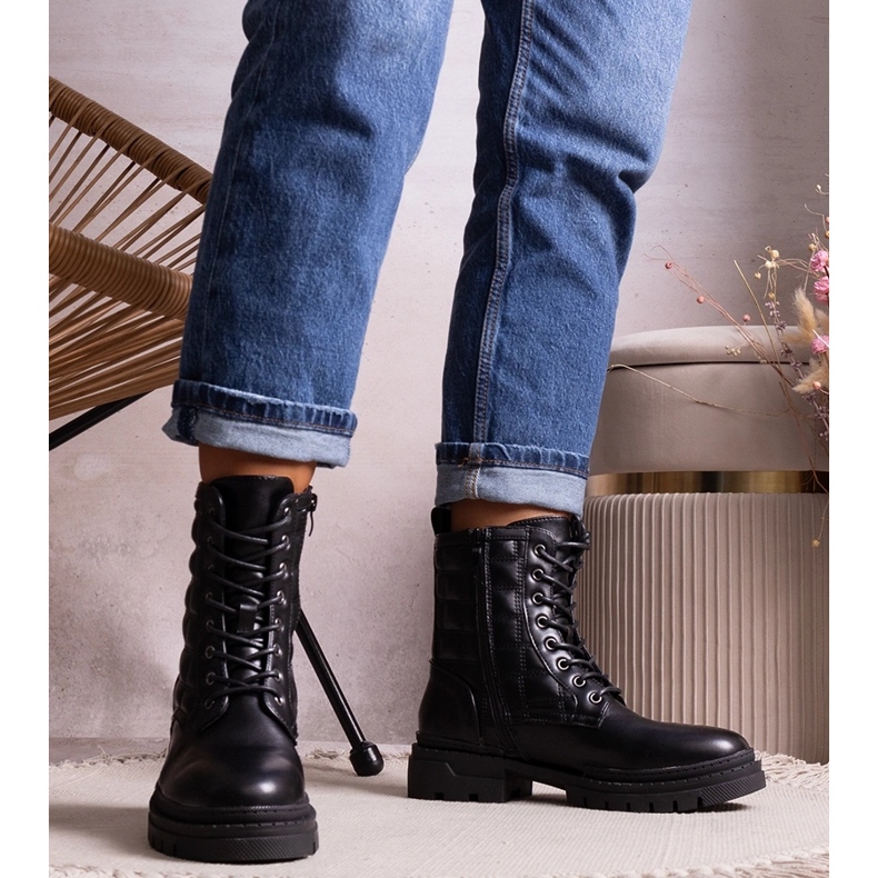 Mustat Tellin saappaat 1