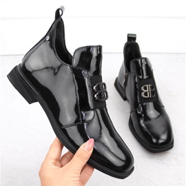 Naisten kiiltonahkaiset nilkkurit koristeella, musta Filippo DBT4763 1