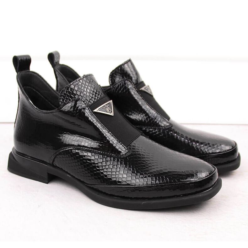 Naisten kiiltonahkaiset nilkkurit krokotiilikoristeella, musta Filippo DBT6425 2