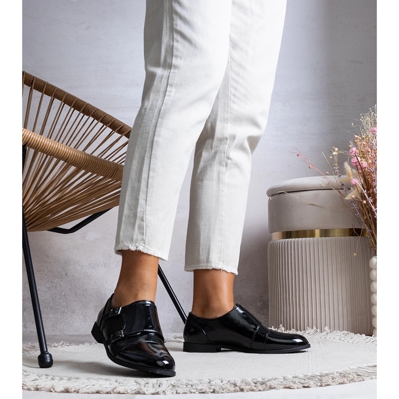 Mustaksi lakatut Davide-kengät 1