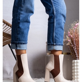 Beiget Chelsean saappaat Hamiltin postissa 1