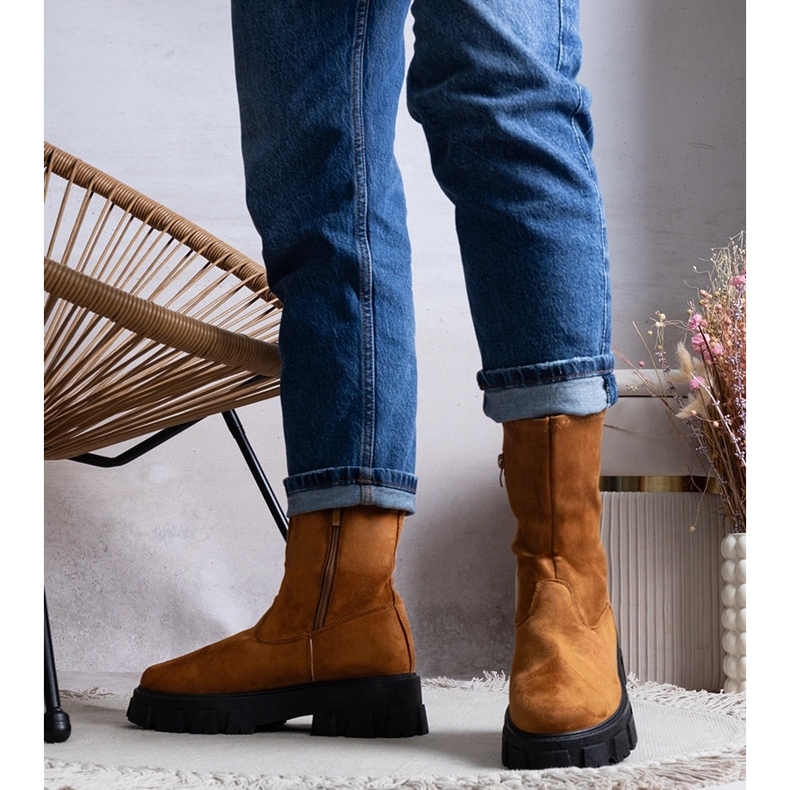 Ruskeat alustanilkkurit 1