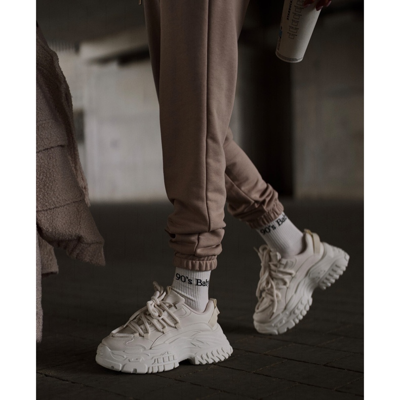 Naisten vaaleanbeiget tennarit paksulla Nevela-pohjalla 2