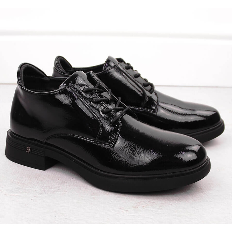 Naisten mustat kiiltonahkaiset nilkkurit Vinceza 58413 2