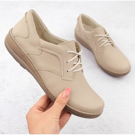 Mukavat beigenväriset naisten nahkakengät Helios 715 1