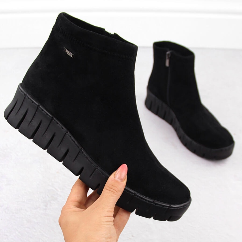 Naisten mustat mokkanahkasaappaat Helios 506P 1