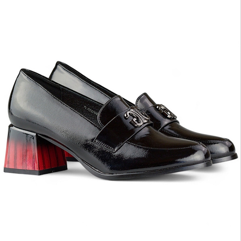 Naisten mustat patenttipumput korkokengissä, naisten kengät 1