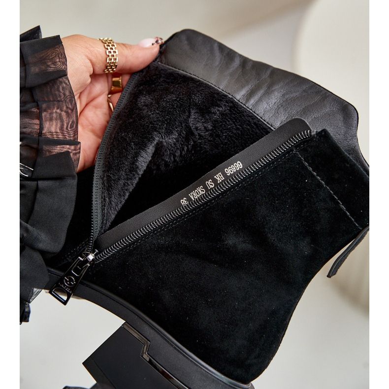 Eristetyt naisten saappaat luonnollisesta mokkanahkasta vetoketjulla, musta Vinceza 66696 2