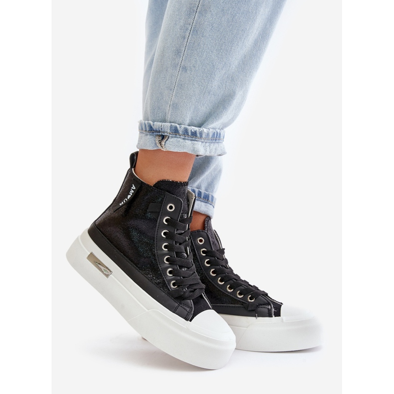 Naisten korkeatasoiset tennarit, mustat Averira 1